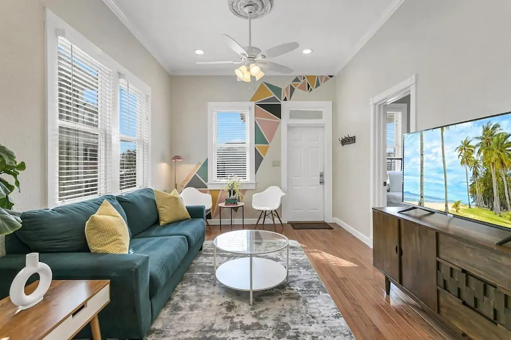 Holiday home Modern Bungalow Less Than 4 Blocks To 7Th Ave In Ybor Tampa