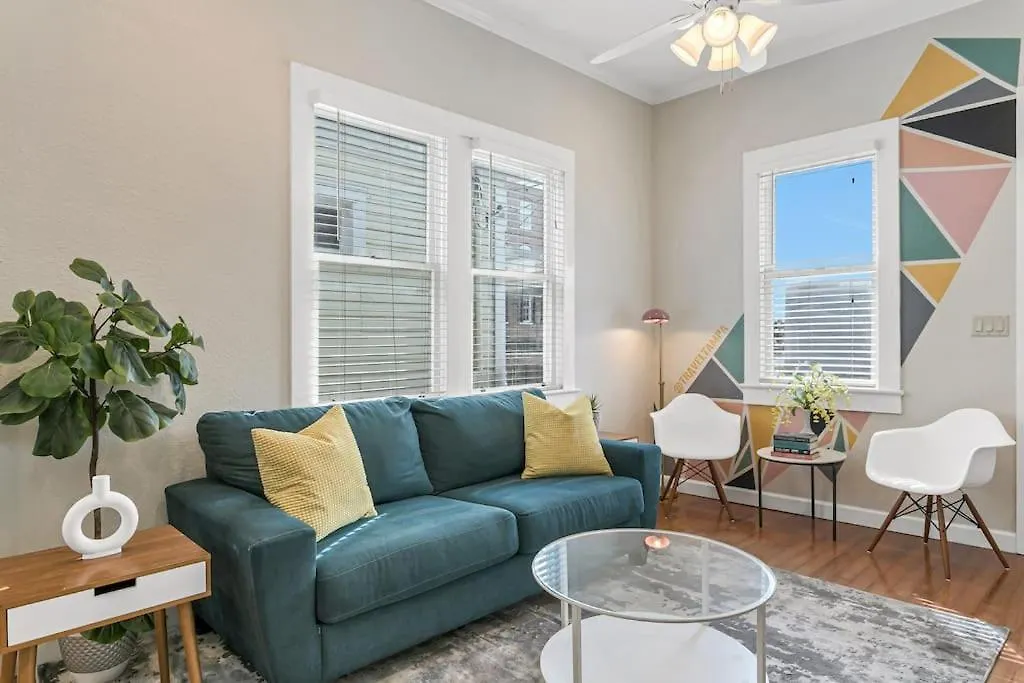 Modern Bungalow Less Than 4 Blocks To 7Th Ave In Ybor Tampa