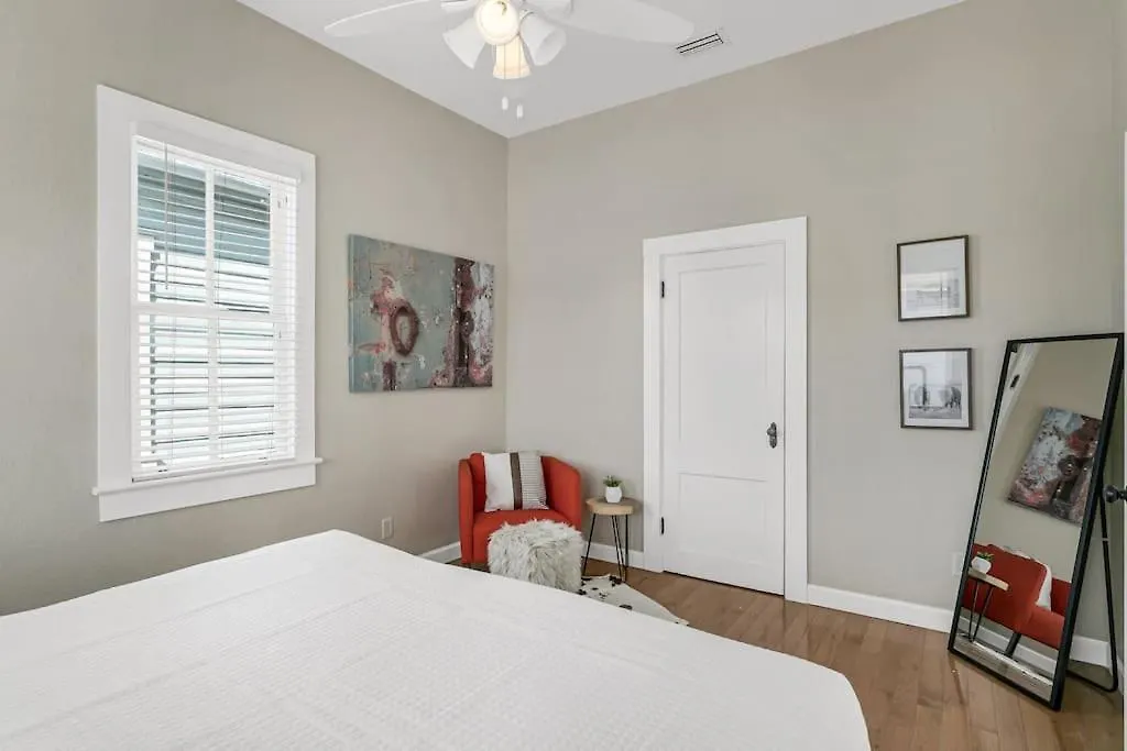 Modern Bungalow Less Than 4 Blocks To 7Th Ave In Ybor Tampa
