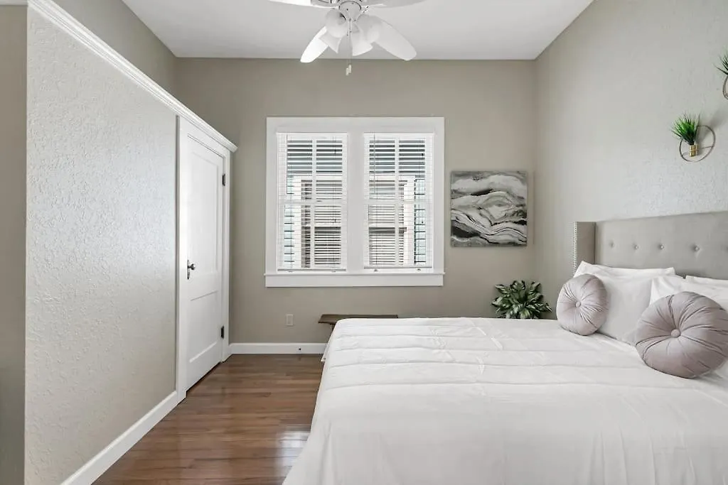 Modern Bungalow Less Than 4 Blocks To 7Th Ave In Ybor Tampa Holiday home